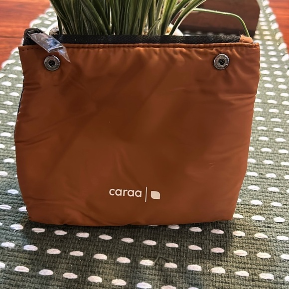 caraa Handbags - Caraa Snappu Snap Pouch NWOT